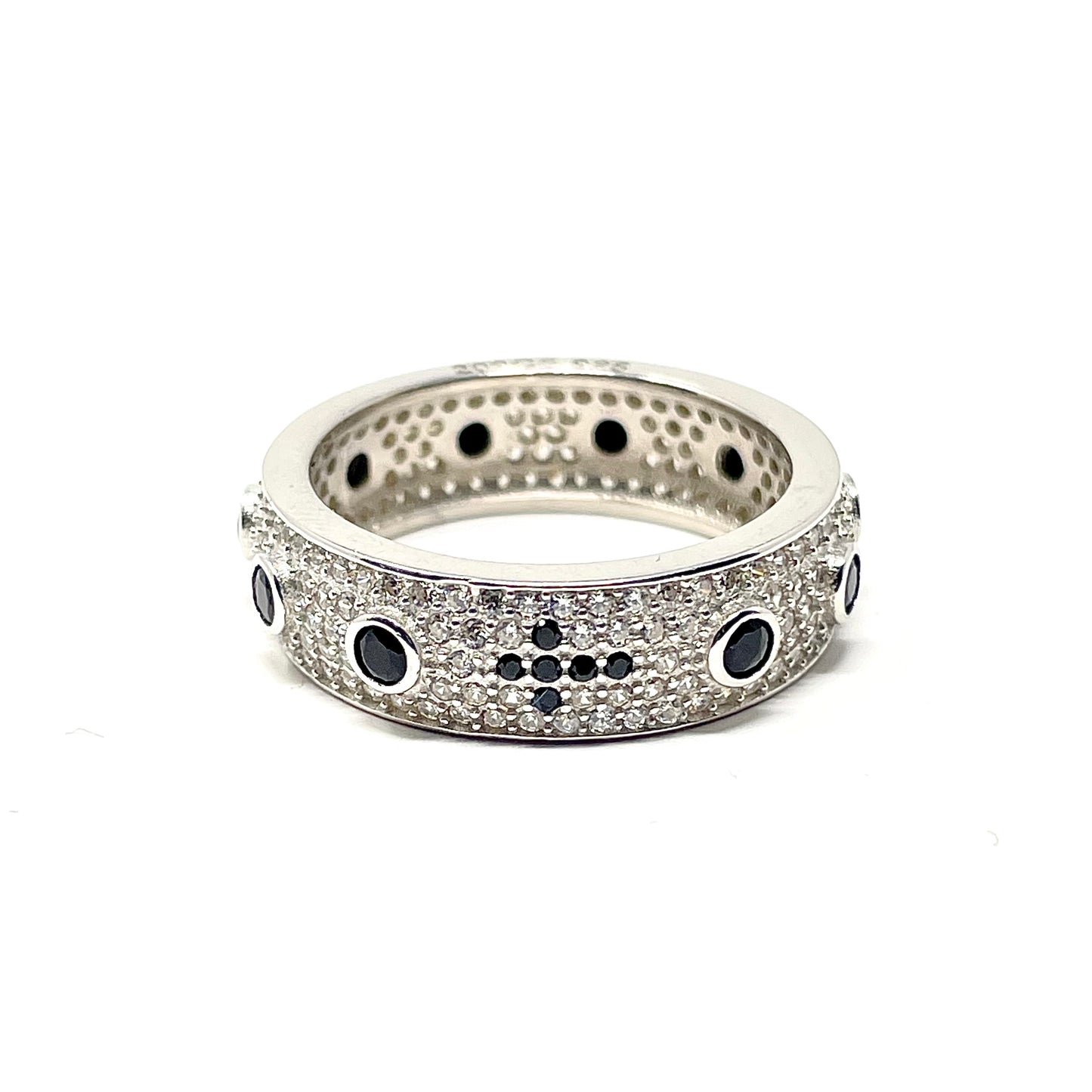 Anello "Rosario" in Argento925 con zirconi Neri e dettagli eleganti