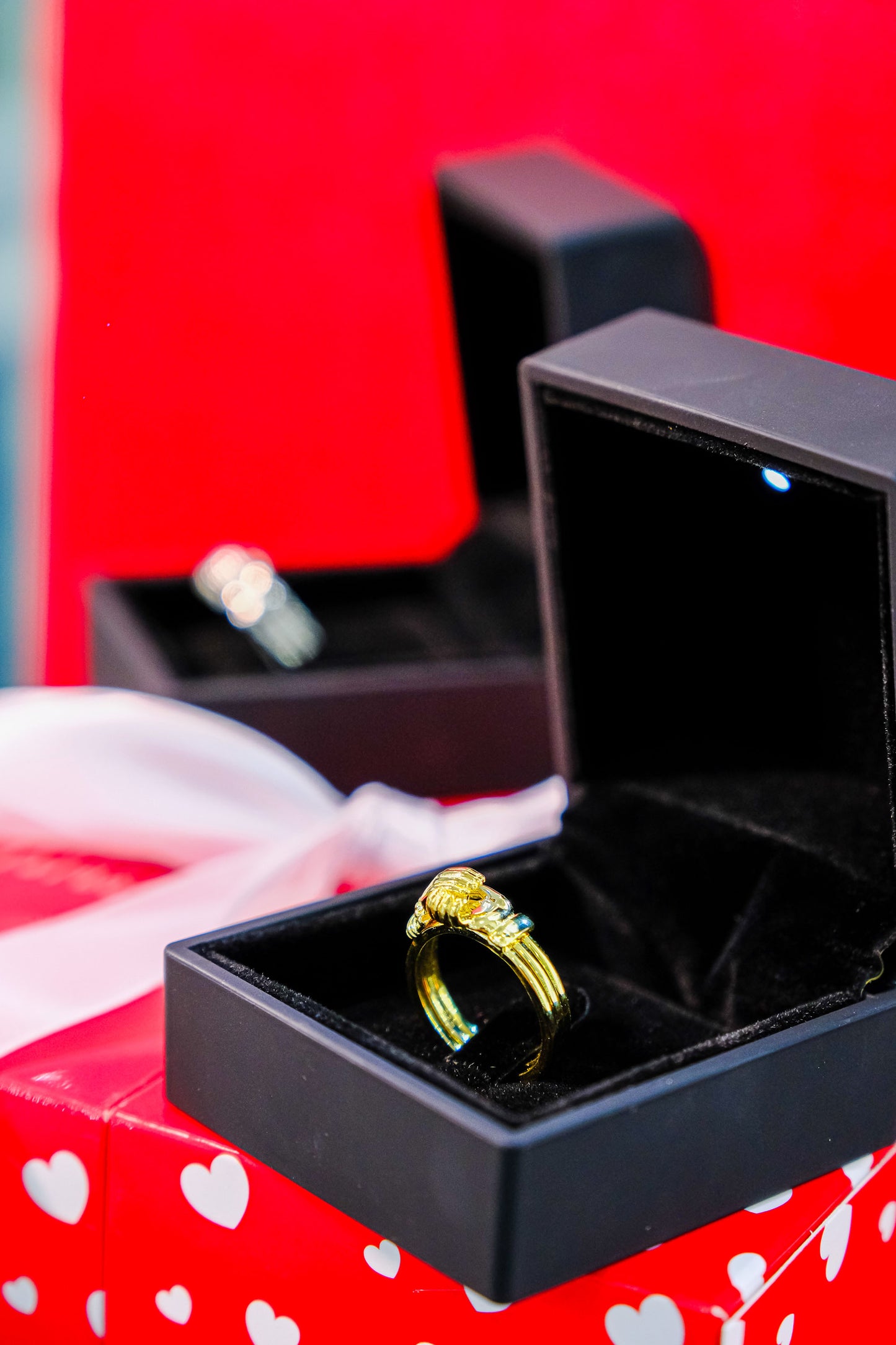 Special Edition - Anello Intreccio mani in Argento925 + Box San Valentino / Colore Oro